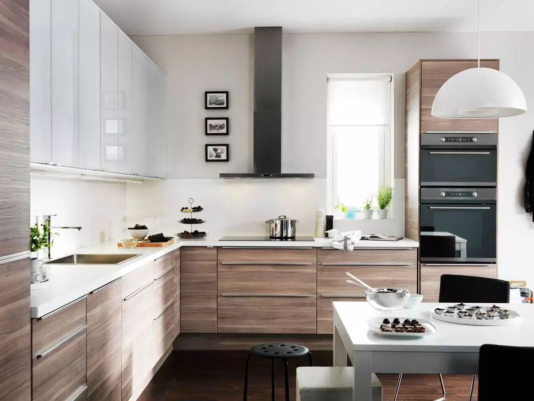 Remodeling contractor delivering organized and efficient renovation work